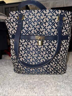 Tommy Hilfiger signature medium size tote travel business casual eclecticgrandpa